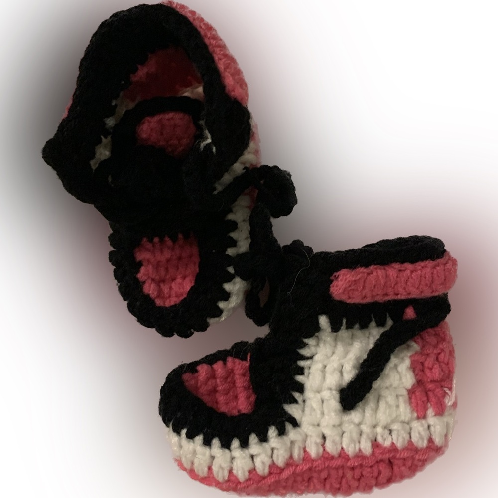 Pink and white Nike crochet infant shoes 0-3 month
